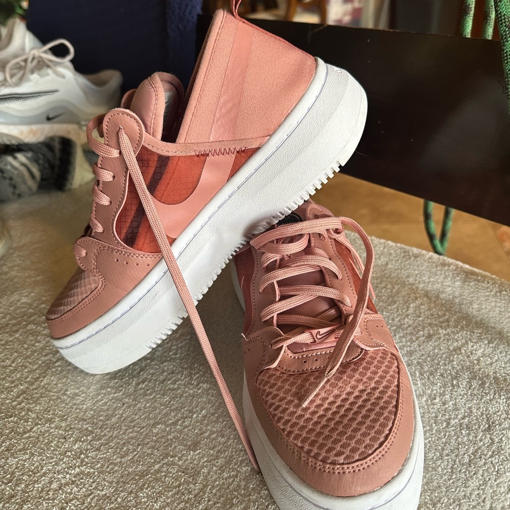 WOMEN'S NIKE COURT VISION ALTA TXT PLATFORM SNEAKERS SIZE 11.5 (in mauve)